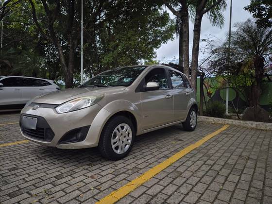 FORD FIESTA 1.6 ROCAM 8V FLEX 4P MANUAL FORD FIESTA 1.6 ROCAM 8V FLEX 4P MANUAL